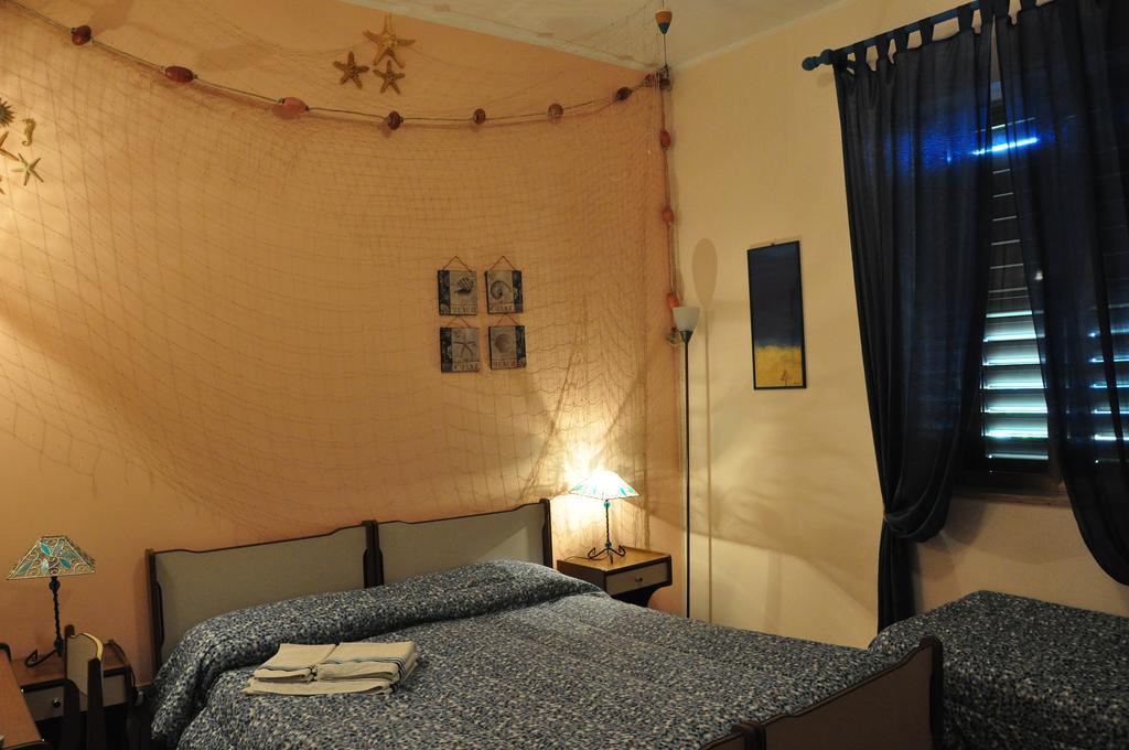 B&B Baia Delle Sirene Giardini Naxos Ruang foto
