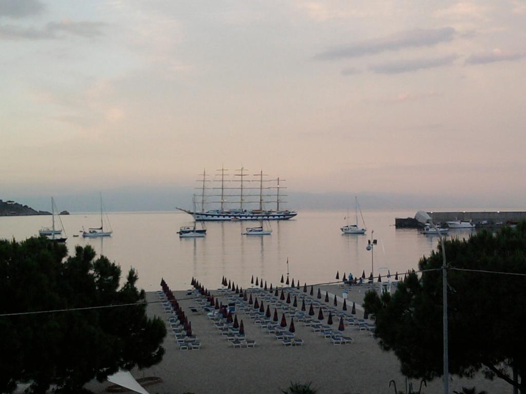 B&B Baia Delle Sirene Giardini Naxos Bagian luar foto